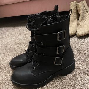 Black fashion boots